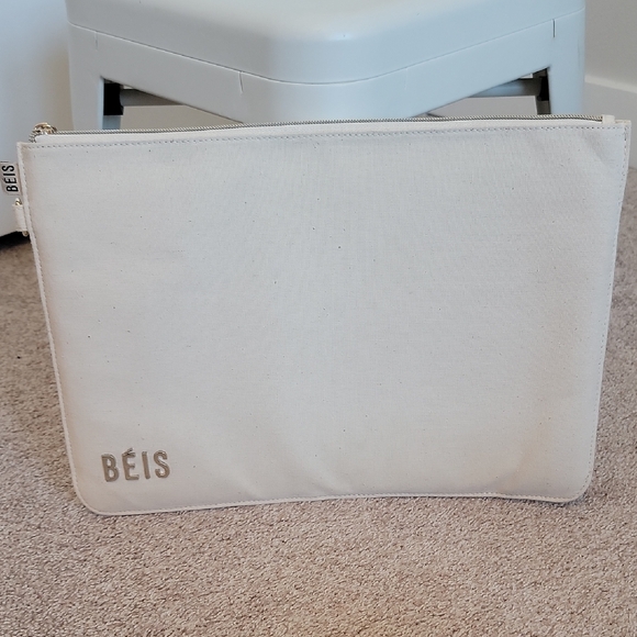 SOLD--- Beis Laptop Sleeve - Picture 1 of 3